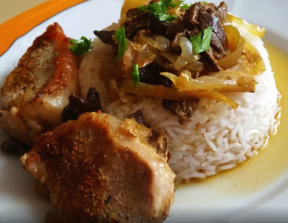 Cutlet on mushrooms and onions with basmati rice